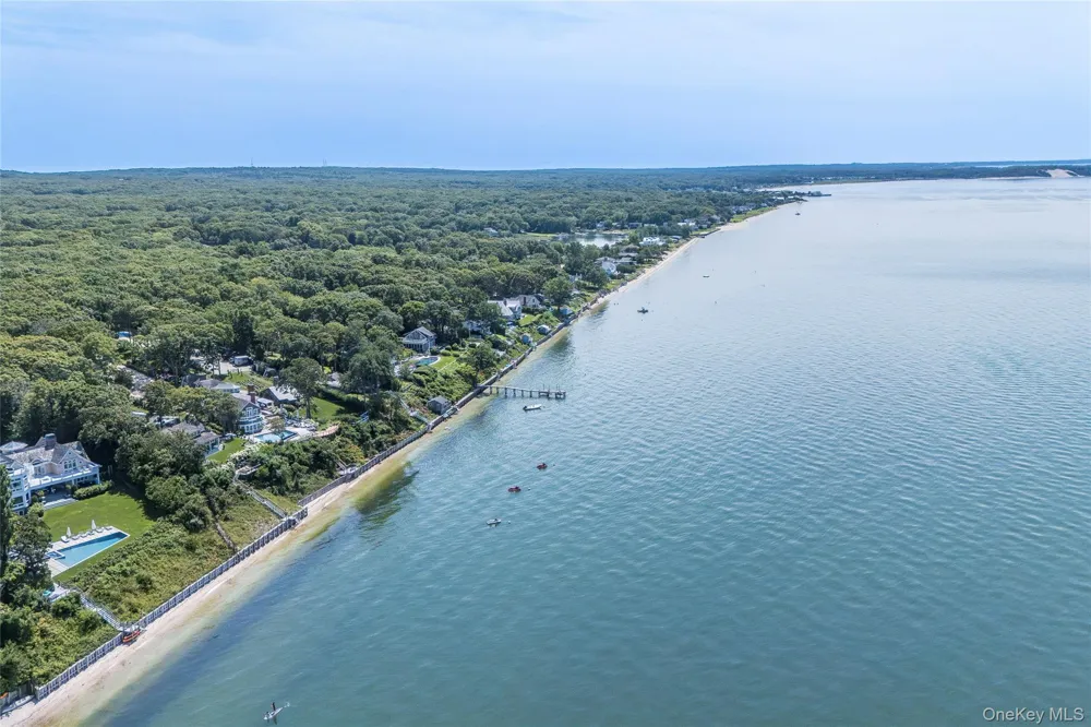 69 Glenview Drive Southampton, NY 11968