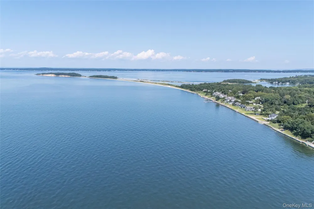 69 Glenview Drive Southampton, NY 11968