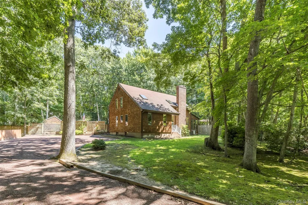 69 Glenview Drive Southampton, NY 11968