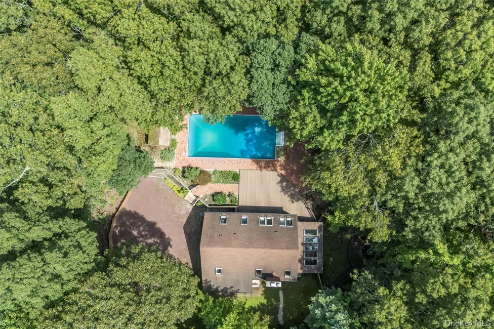 69 Glenview Drive Southampton, NY 11968
