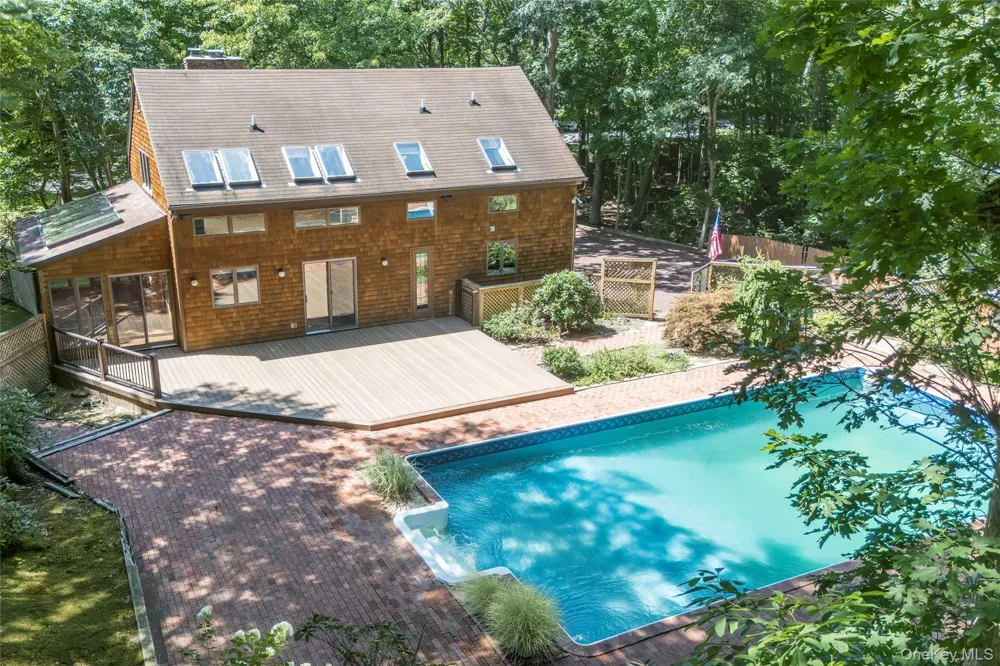 69 Glenview Drive Southampton, NY 11968