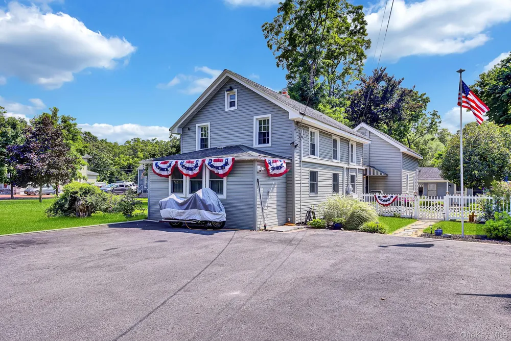1116 Montauk Highway Oakdale, NY 11769