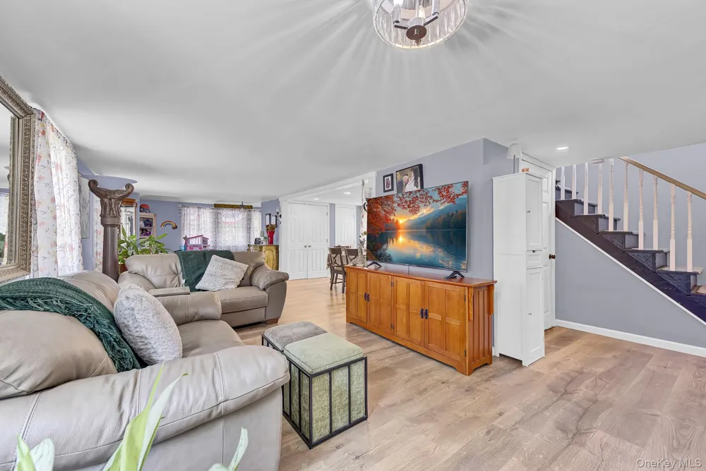 1116 Montauk Highway Oakdale, NY 11769
