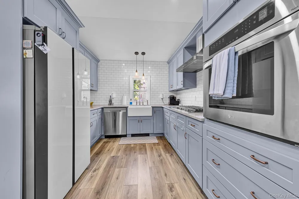 1116 Montauk Highway Oakdale, NY 11769