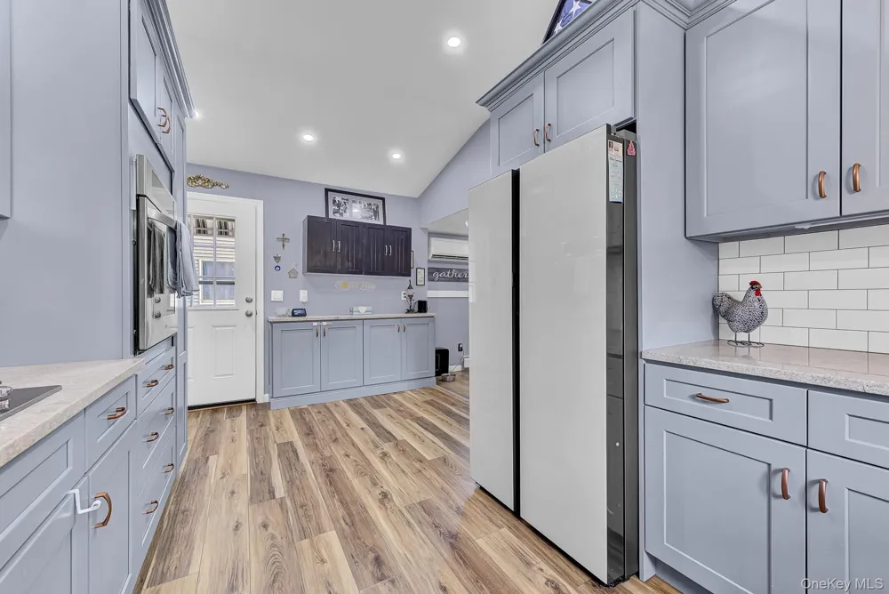1116 Montauk Highway Oakdale, NY 11769