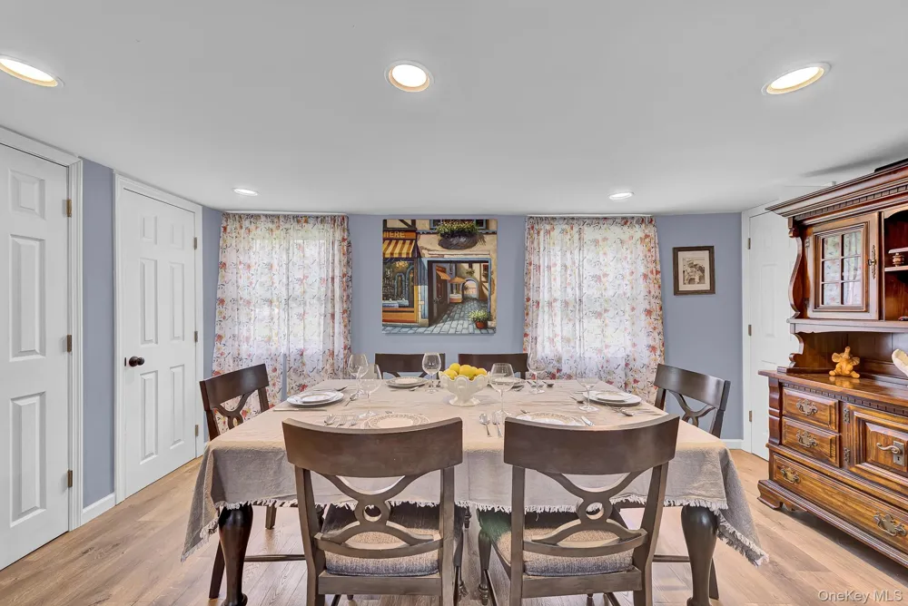 1116 Montauk Highway Oakdale, NY 11769