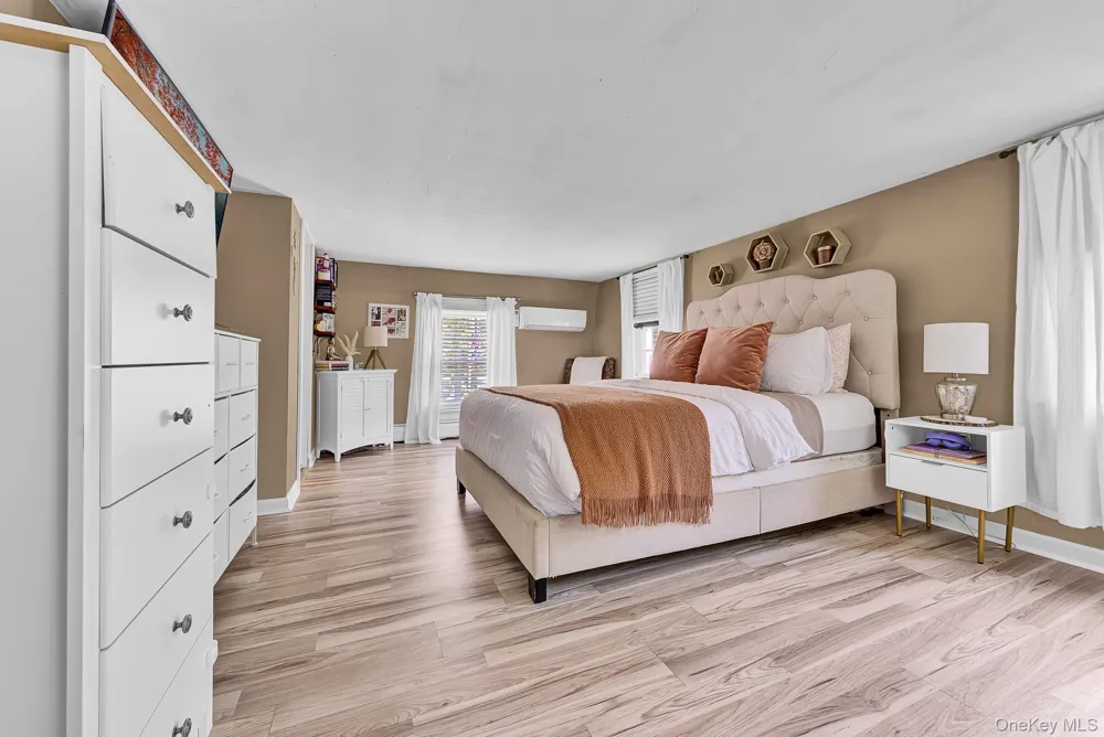 1116 Montauk Highway Oakdale, NY 11769