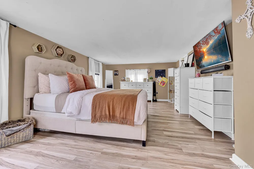 1116 Montauk Highway Oakdale, NY 11769