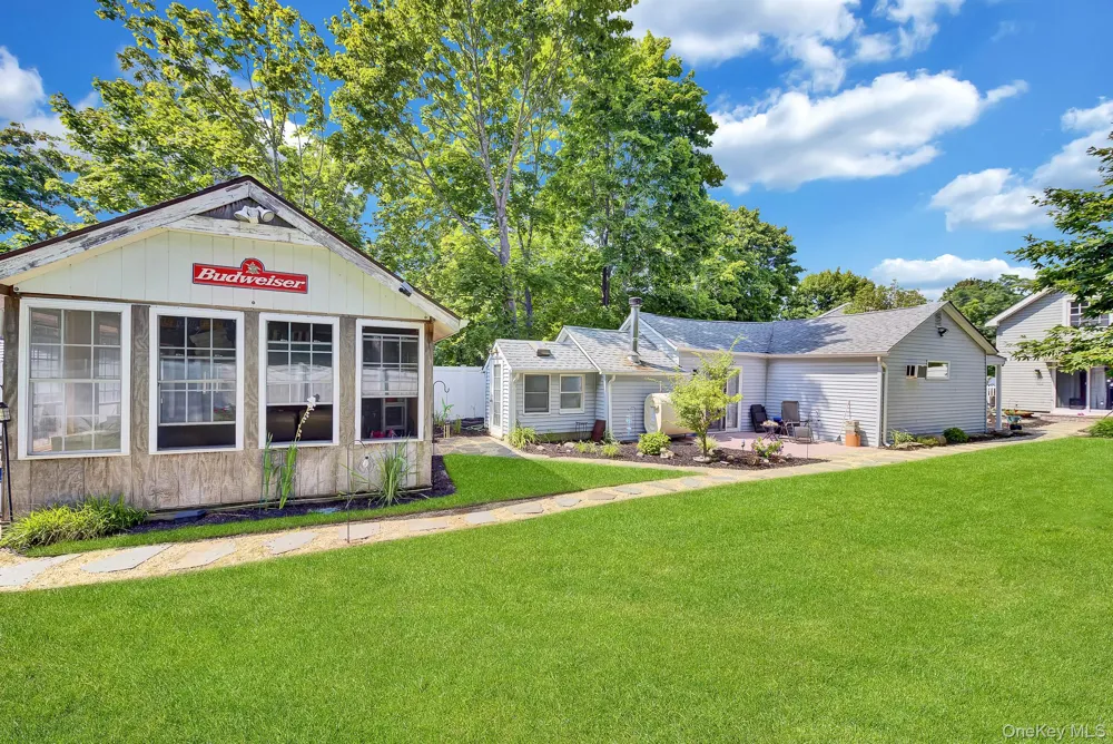 1116 Montauk Highway Oakdale, NY 11769