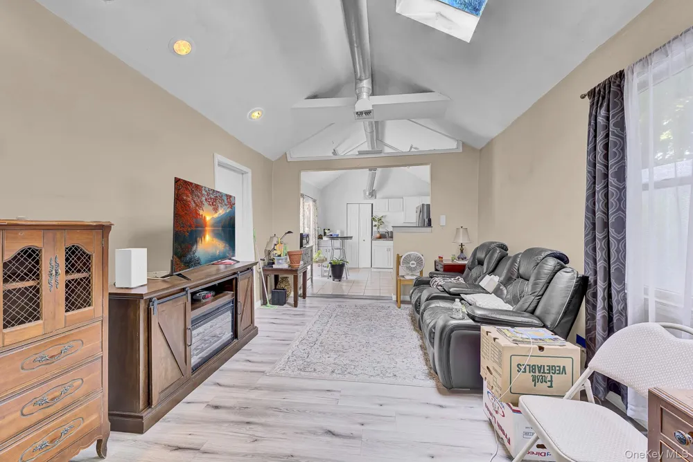 1116 Montauk Highway Oakdale, NY 11769