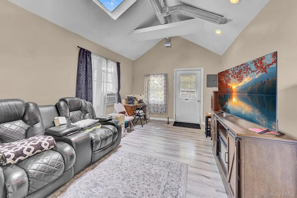 1116 Montauk Highway Oakdale, NY 11769