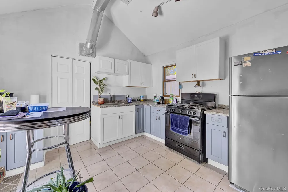 1116 Montauk Highway Oakdale, NY 11769