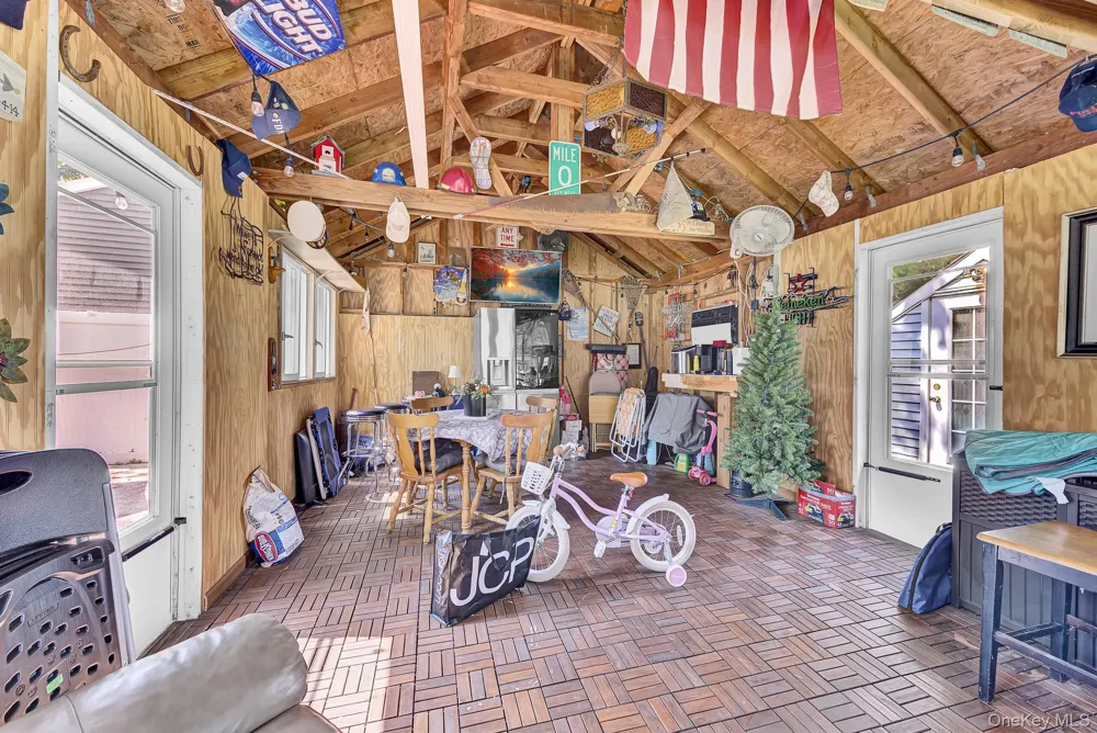 1116 Montauk Highway Oakdale, NY 11769