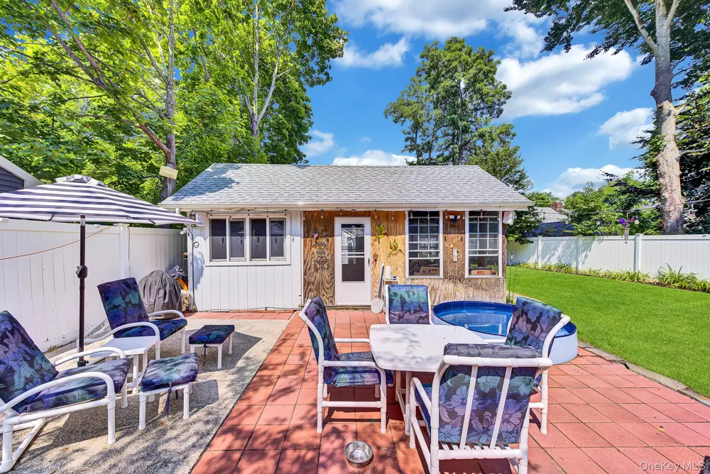 1116 Montauk Highway Oakdale, NY 11769