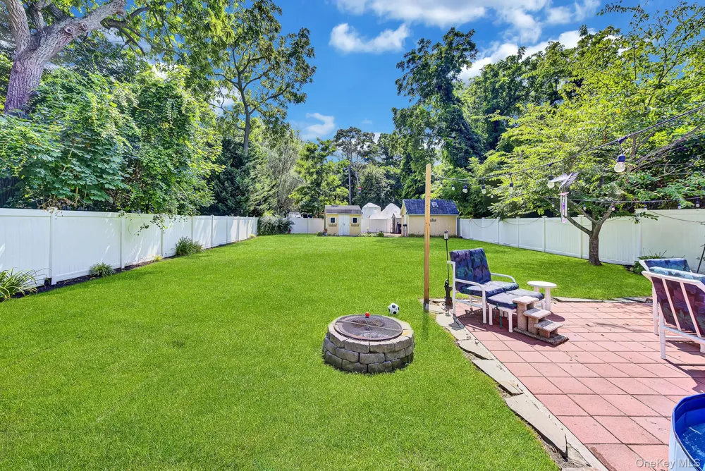 1116 Montauk Highway Oakdale, NY 11769