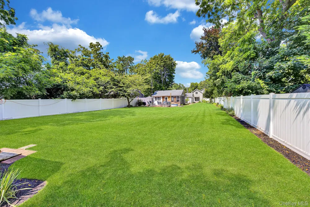 1116 Montauk Highway Oakdale, NY 11769
