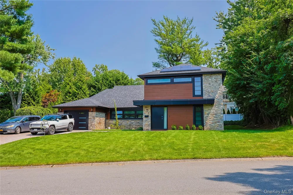 5 Market Lane Great Neck, NY 11020