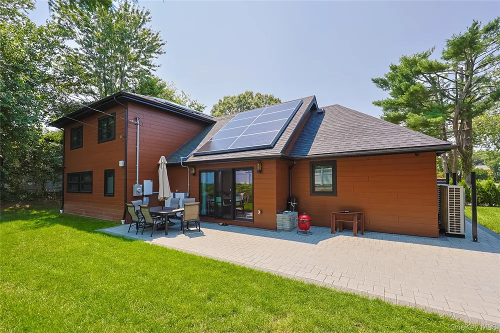 5 Market Lane Great Neck, NY 11020