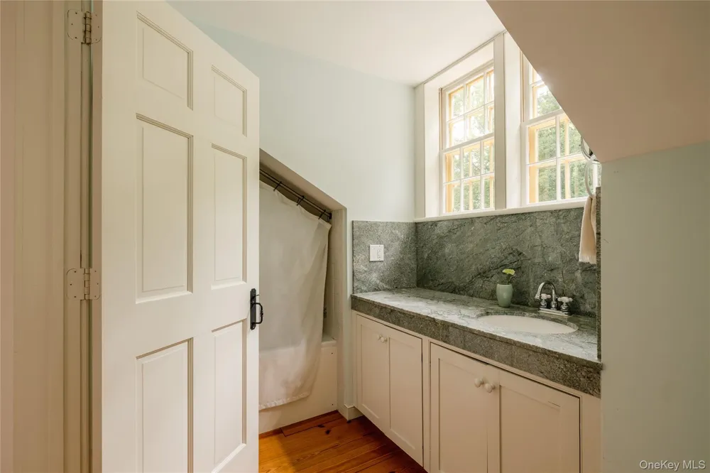 18 Clove Road Other, NY 12033