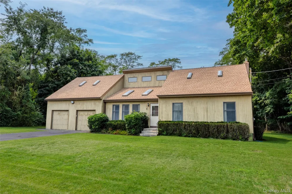 6 Cedar Street Moriches, NY 11955
