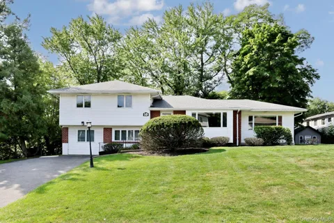 10 Briarcliff Drive