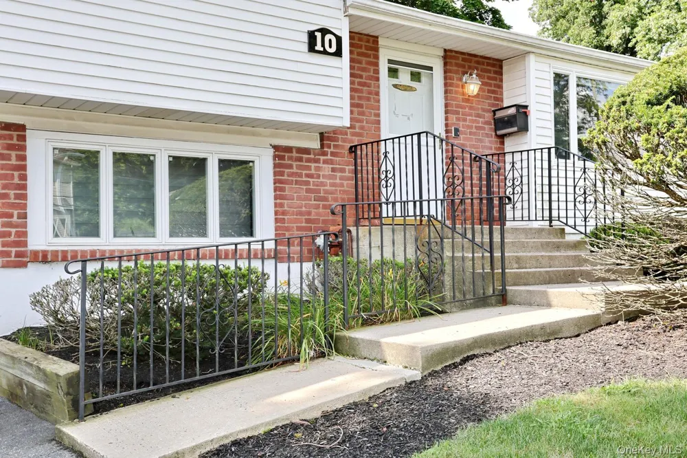 10 Briarcliff Drive Monsey, NY 10952