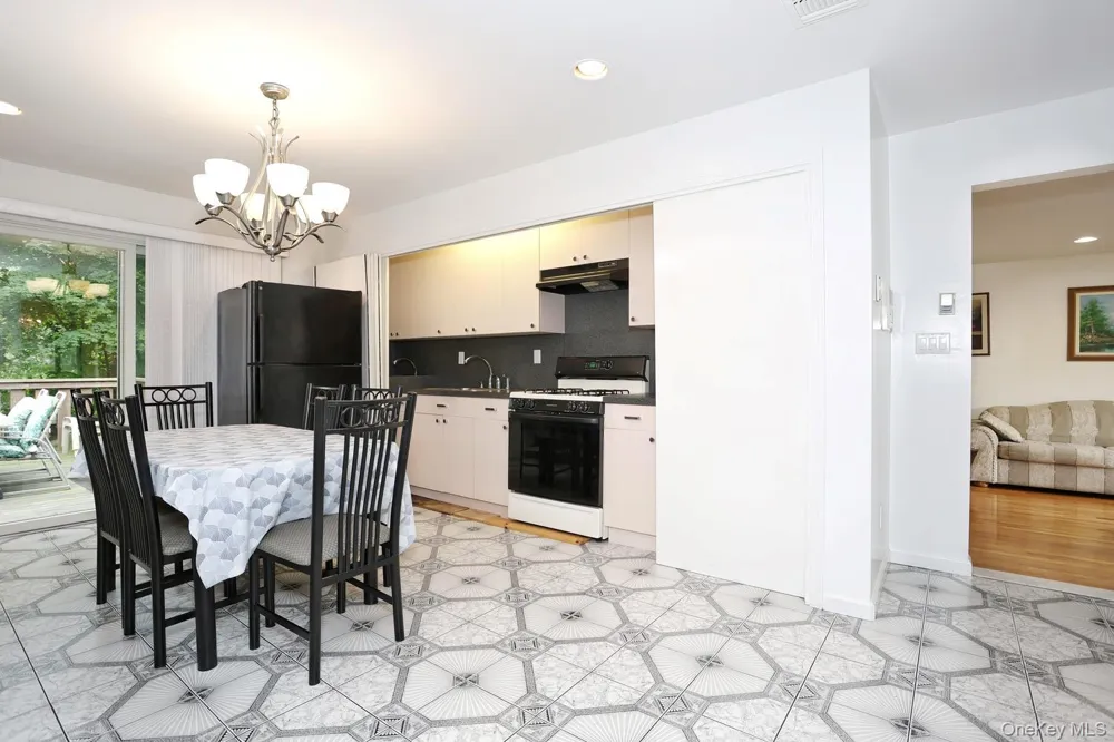 10 Briarcliff Drive Monsey, NY 10952