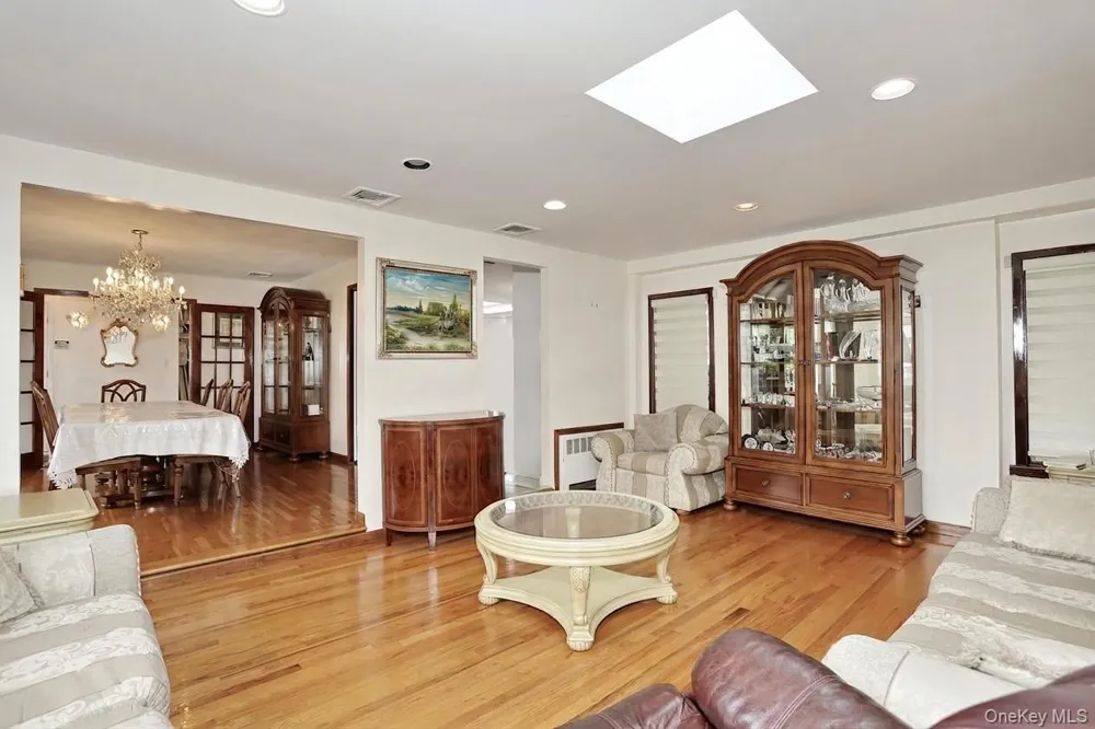 10 Briarcliff Drive Monsey, NY 10952