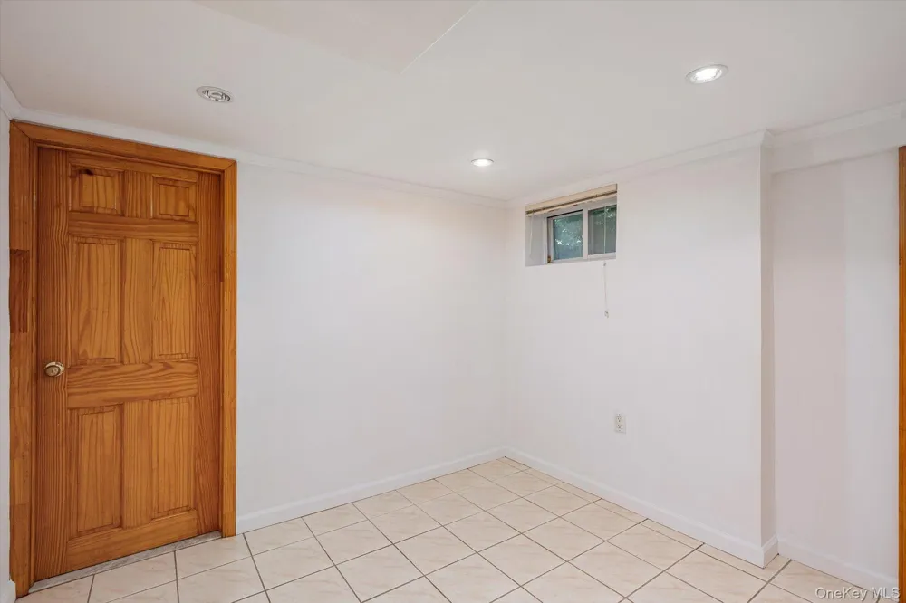 131 Stratford Roslyn Heights, NY 11577