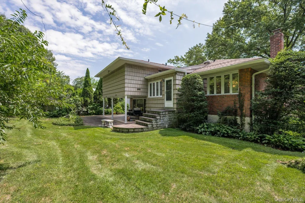 131 Stratford Roslyn Heights, NY 11577