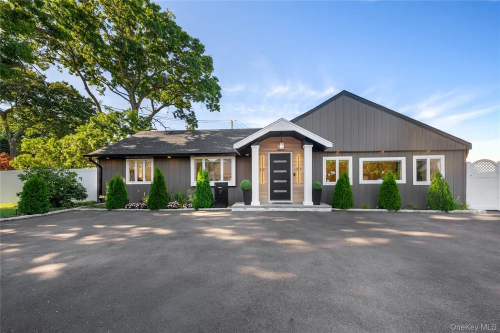 7 Tyrconnell Avenue Massapequa, NY 11762