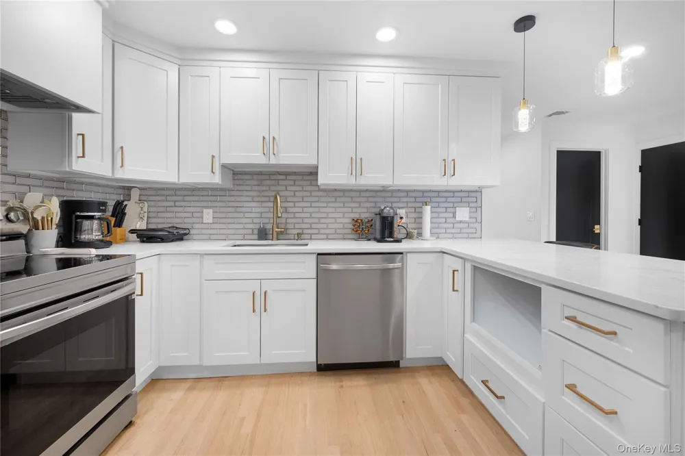 7 Tyrconnell Avenue Massapequa, NY 11762