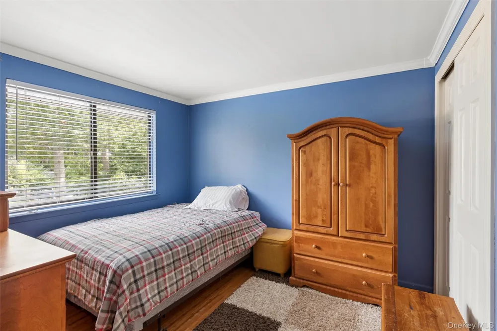 27 Sugarbush Lane Coram, NY 11727