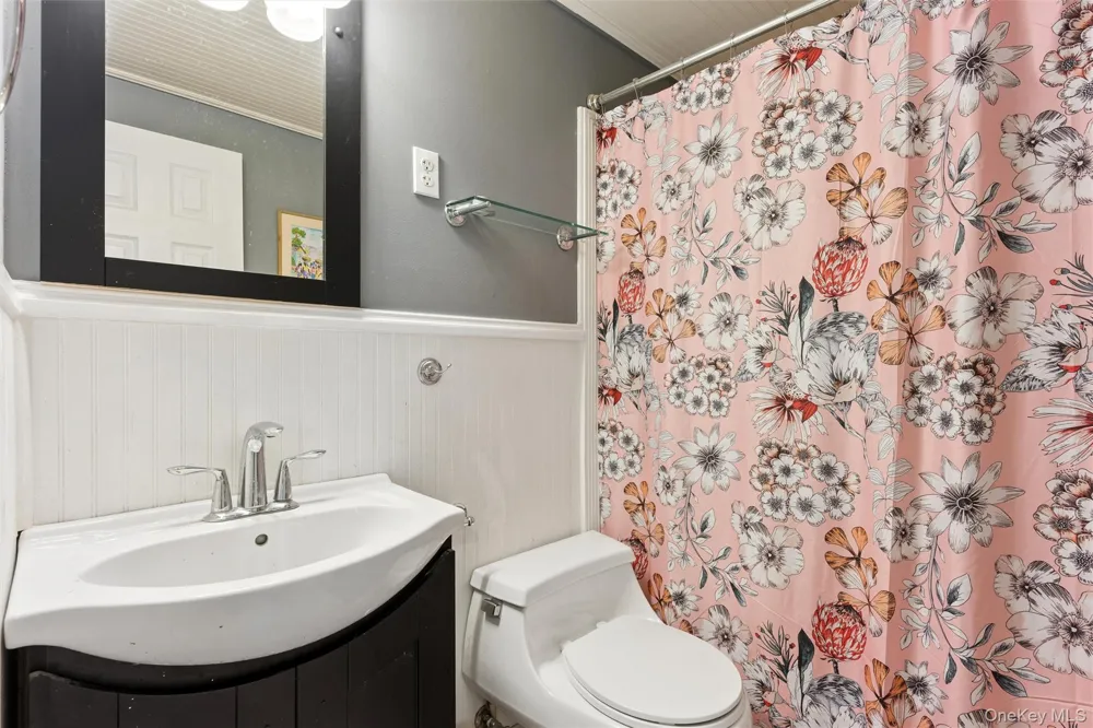 27 Sugarbush Lane Coram, NY 11727