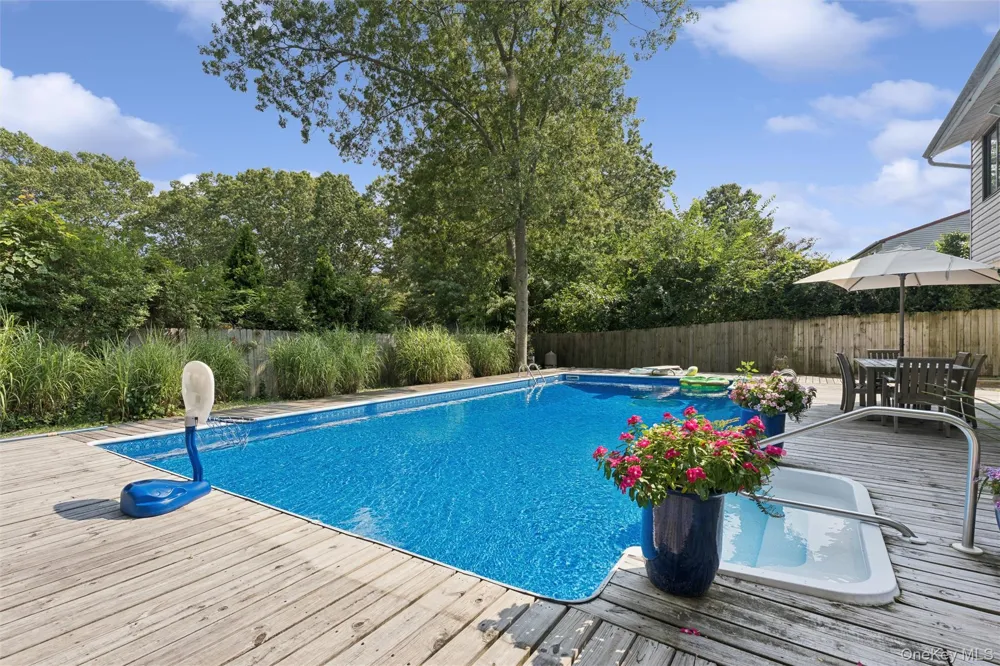 27 Sugarbush Lane Coram, NY 11727