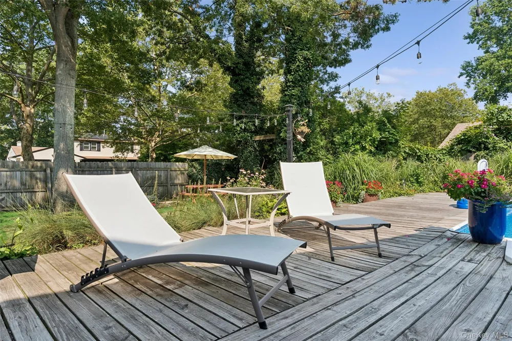 27 Sugarbush Lane Coram, NY 11727