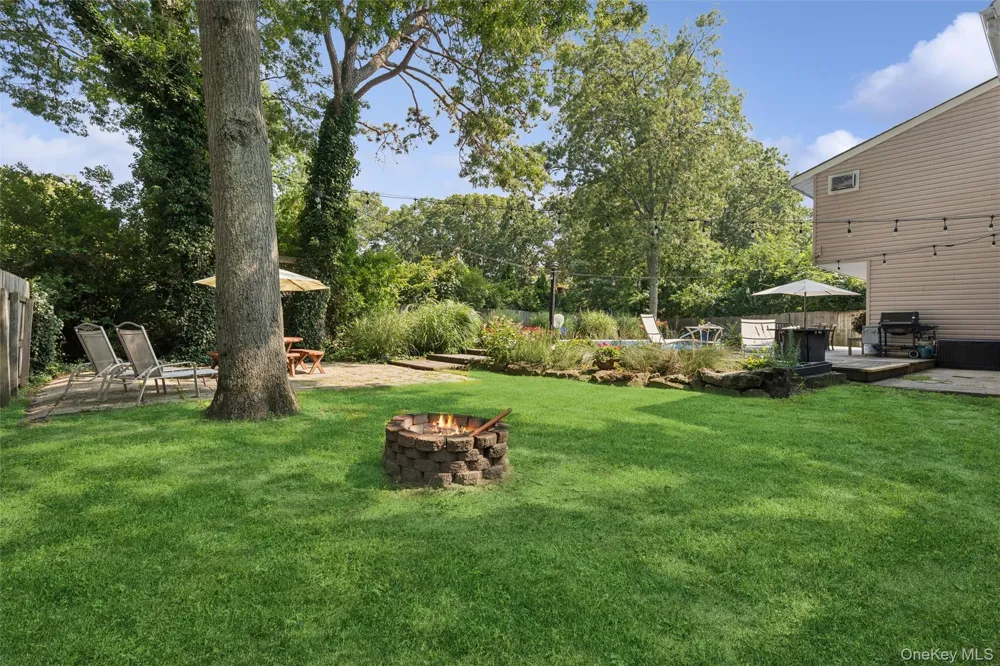 27 Sugarbush Lane Coram, NY 11727