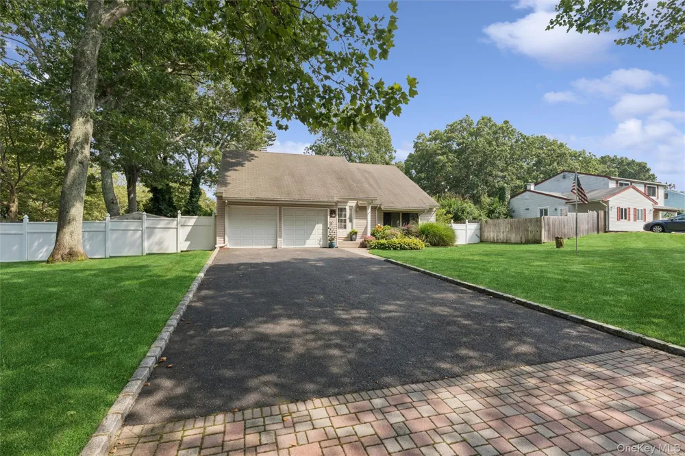 27 Sugarbush Lane Coram, NY 11727