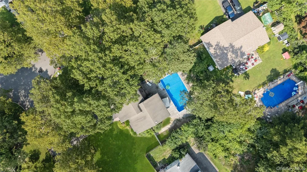 27 Sugarbush Lane Coram, NY 11727