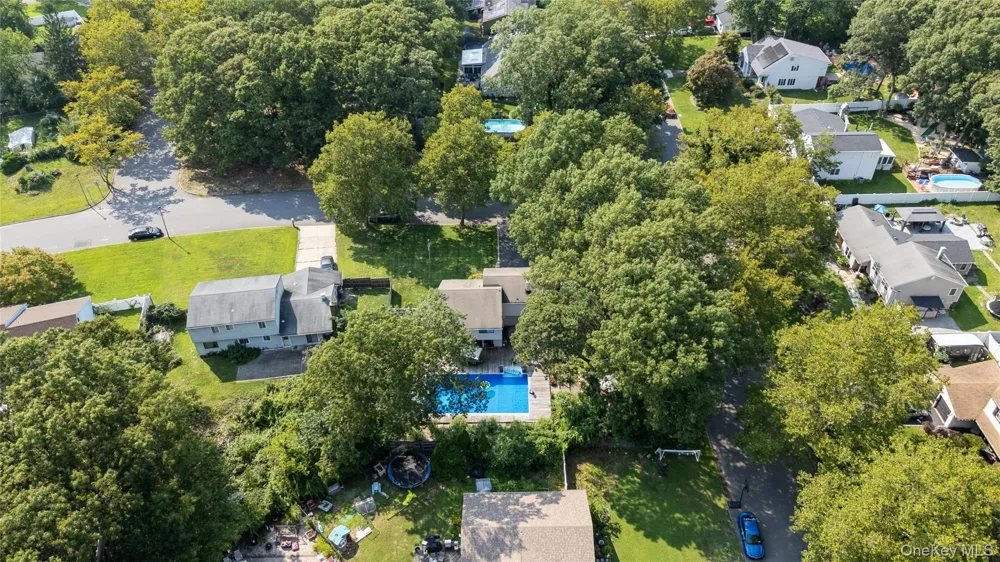 27 Sugarbush Lane Coram, NY 11727