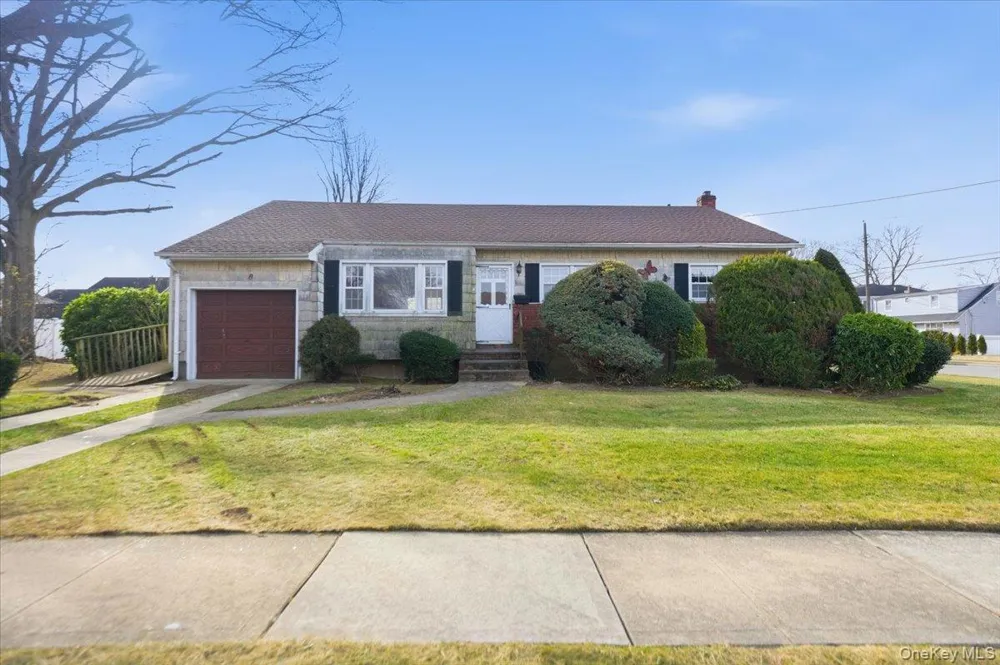 2 McLeod Street Massapequa Park, NY 11762
