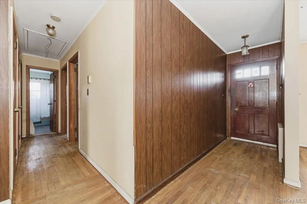 2 McLeod Street Massapequa Park, NY 11762
