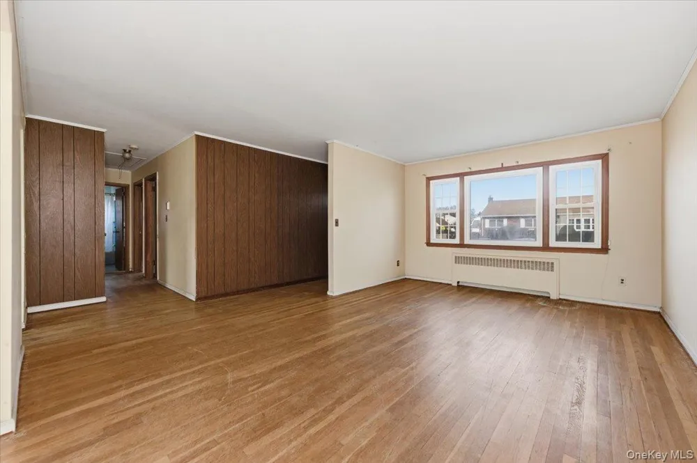 2 McLeod Street Massapequa Park, NY 11762