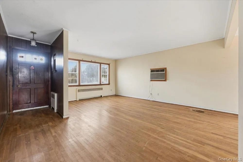 2 McLeod Street Massapequa Park, NY 11762