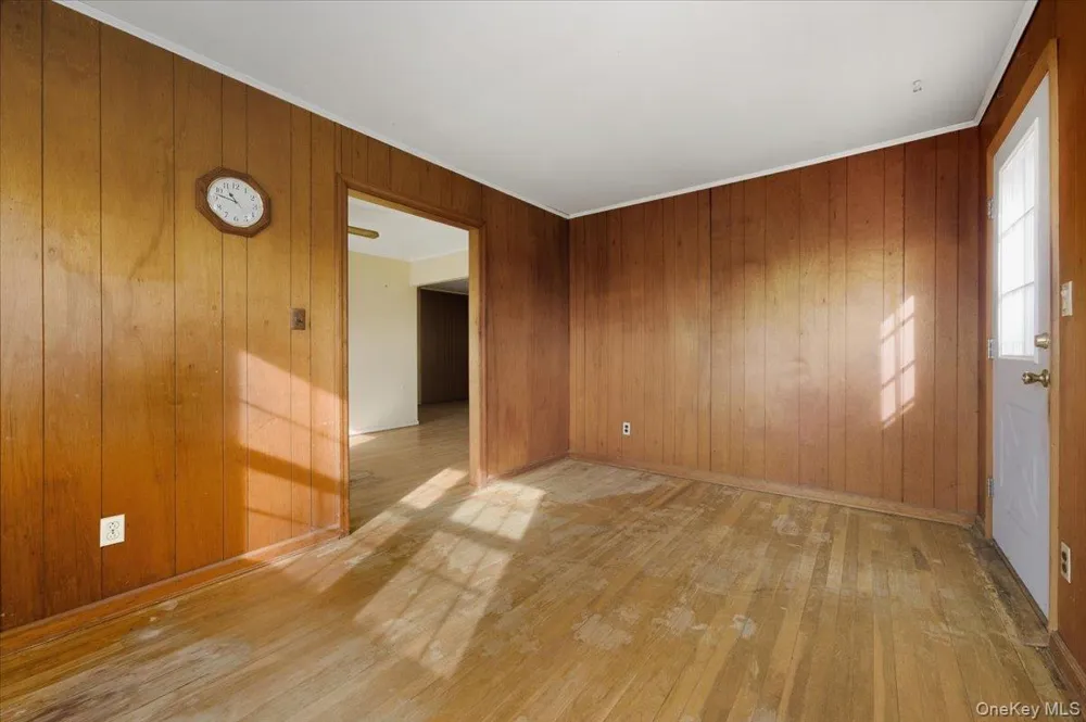 2 McLeod Street Massapequa Park, NY 11762