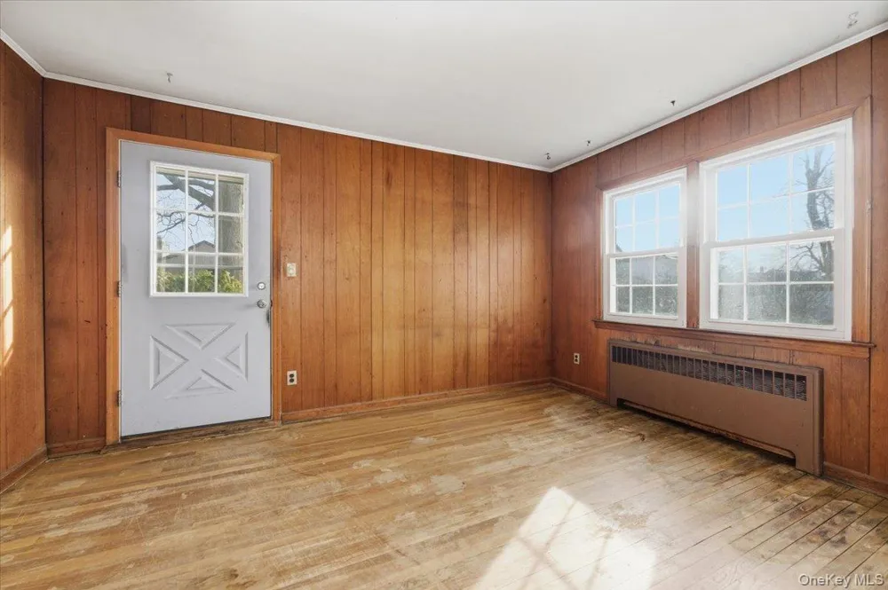 2 McLeod Street Massapequa Park, NY 11762