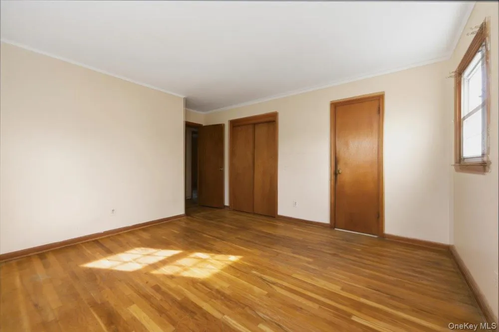 2 McLeod Street Massapequa Park, NY 11762