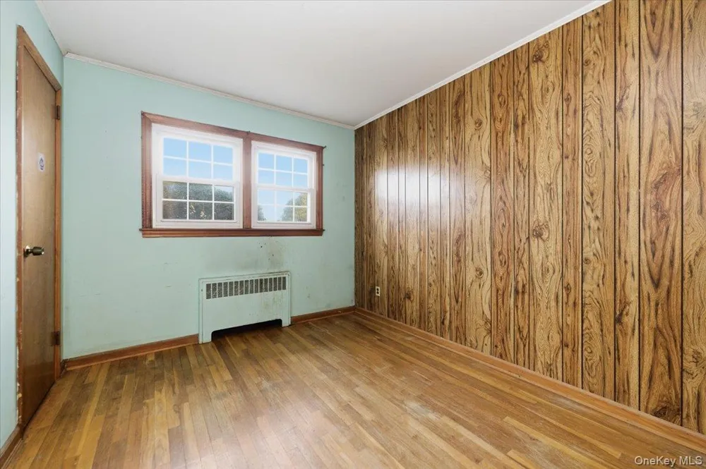 2 McLeod Street Massapequa Park, NY 11762