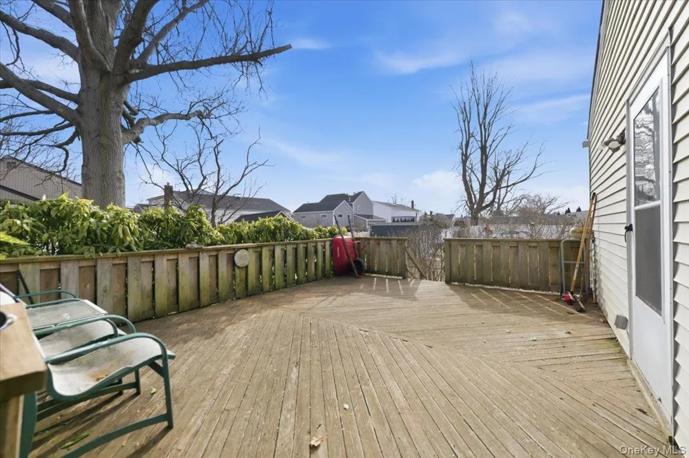 2 McLeod Street Massapequa Park, NY 11762