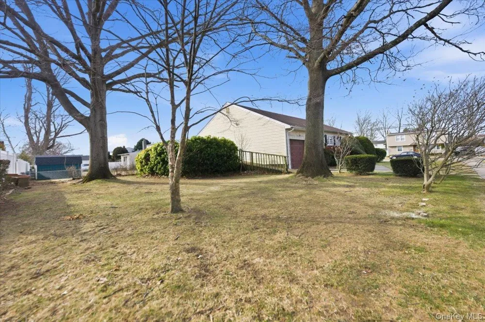 2 McLeod Street Massapequa Park, NY 11762